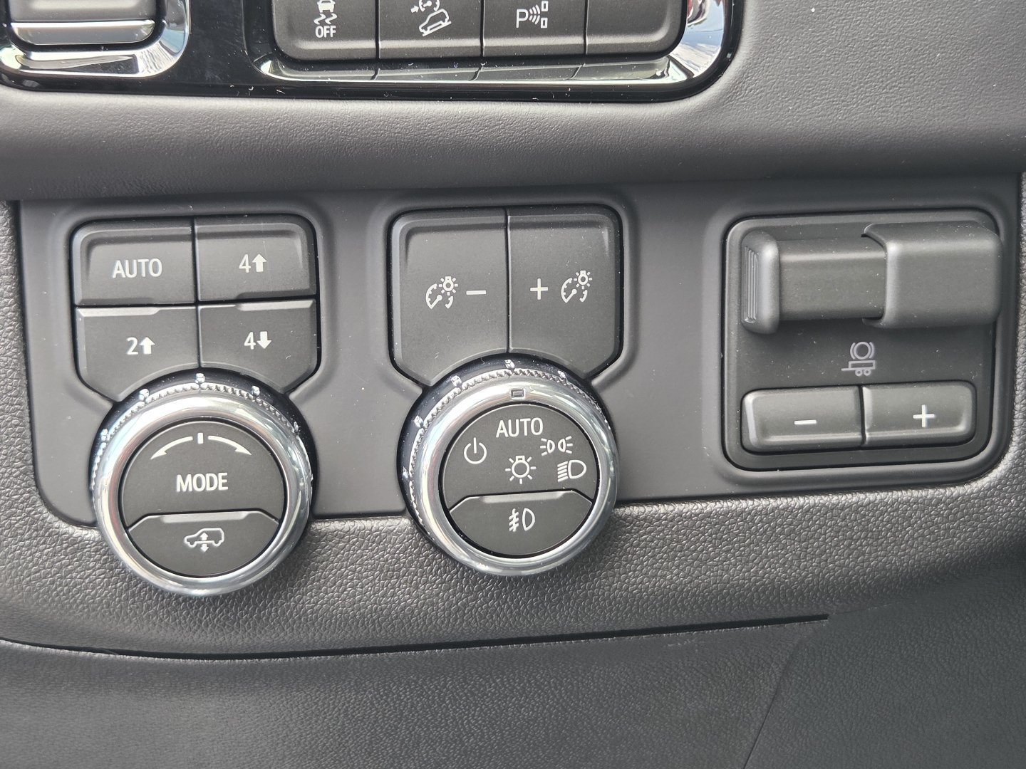 New 2026 GMC Yukon AT4 Ultimate AWD/4WD image 35
