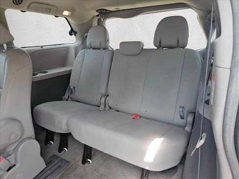 Used 2018 Toyota Sienna XLE FWD image 9