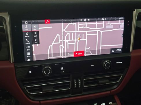 Certified 2023 Porsche Macan AWD/4WD image 16