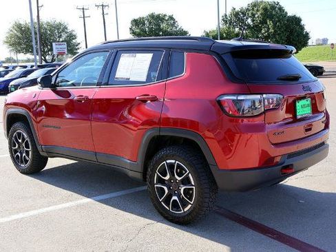 Used 2025 Jeep Compass Trailhawk AWD/4WD image 11