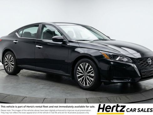 Used 2025 Nissan Altima 2.5 SV image 1