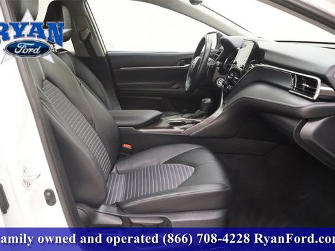 Used 2024 Toyota Camry SE image 16