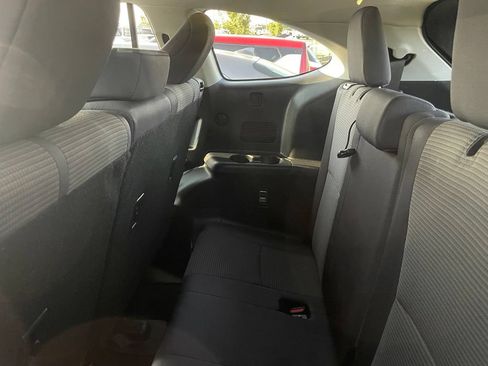 Used 2024 Toyota Highlander LE AWD/4WD image 7