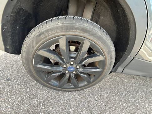 Used 2018 Ford Escape SEL w/ SEL Sport Appearance Package AWD/4WD image 5