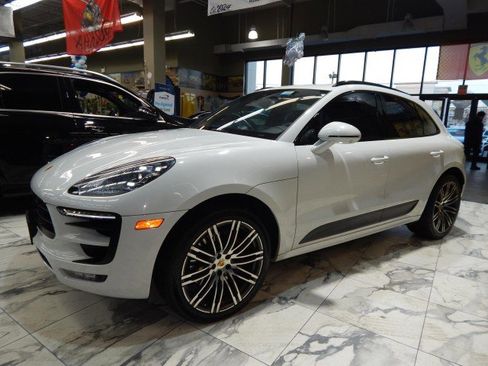 Used 2017 Porsche Macan GTS image 9