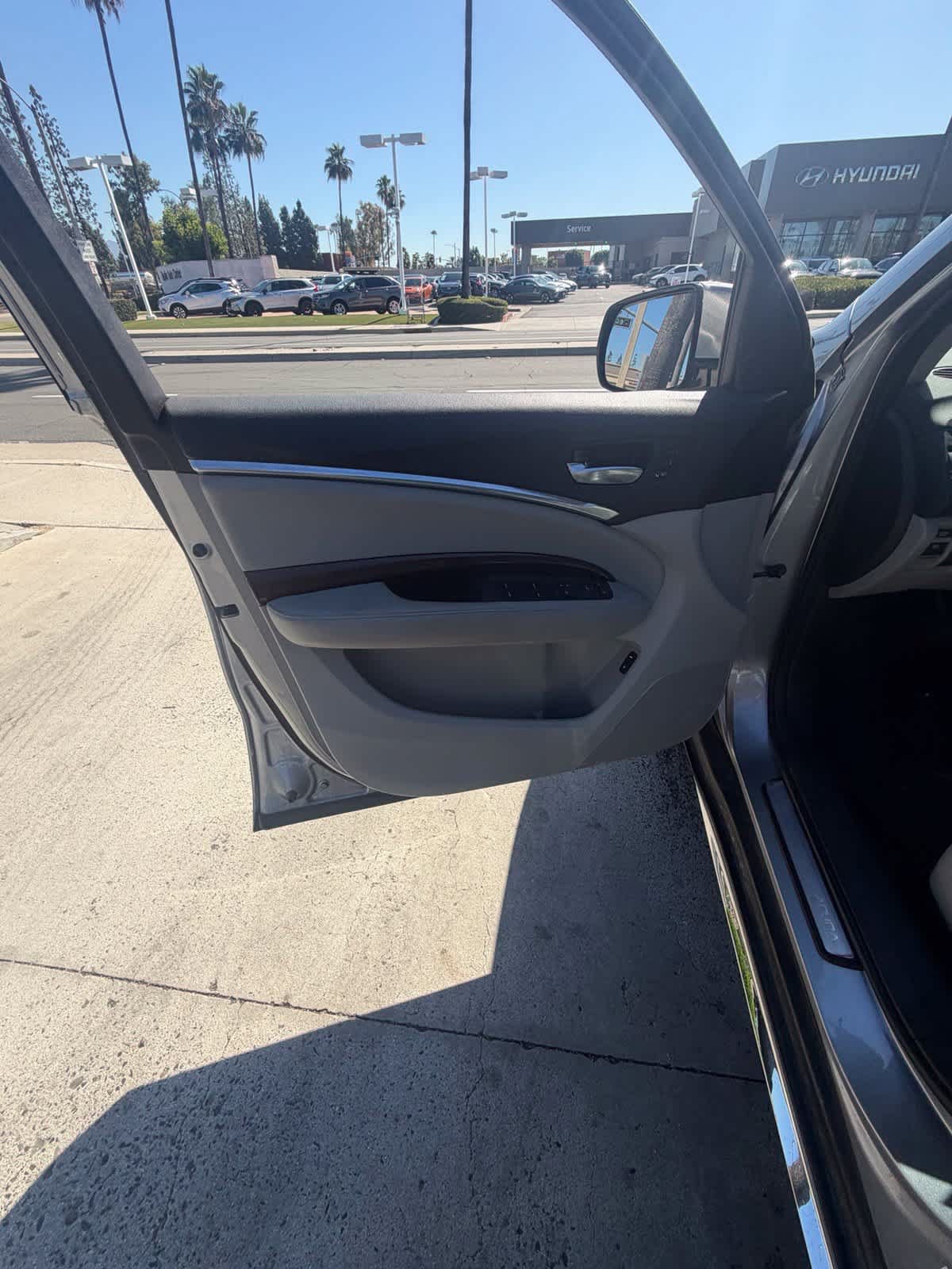 Used 2018 Acura MDX w/ Technology Package FWD image 17
