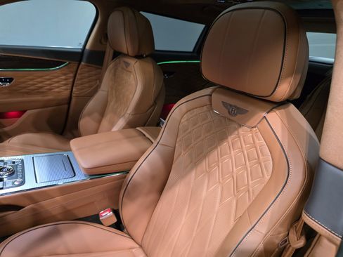 Used 2023 Bentley Flying Spur Azure image 8