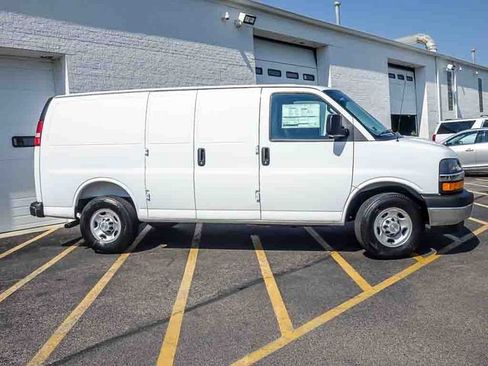 New 2026 Chevrolet Express 2500 w/ Communications Package RWD image 5