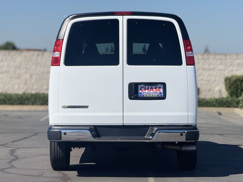Used 2025 Chevrolet Express 3500 LT w/ LT Preferred Equipment Group RWD image 6