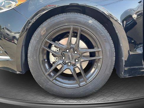 Used 2018 Ford Fusion SE w/ Fusion SE Technology Package FWD image 9