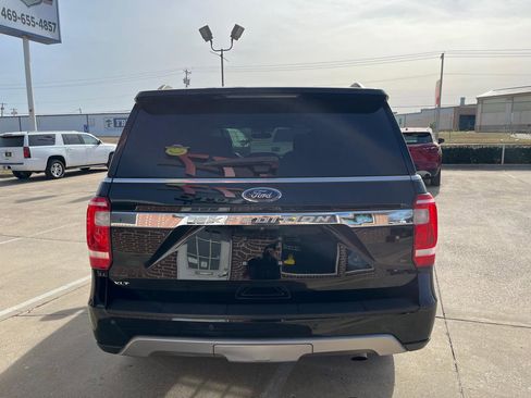 Used 2018 Ford Expedition XLT image 5