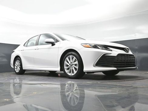 Used 2024 Toyota Camry LE FWD image 40