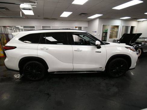 Used 2021 Toyota Highlander Platinum image 8