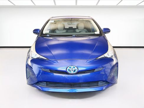 Used 2016 Toyota Prius Two w/ Preferred Accessory Package FWD image 2