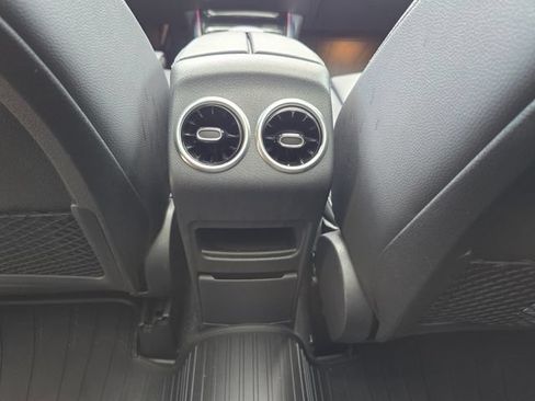 Used 2023 Mercedes-Benz GLB 250 4MATIC image 32