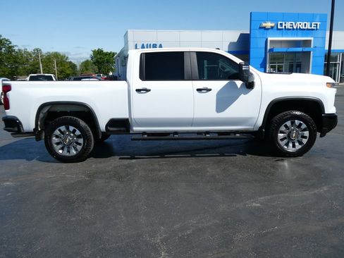 Used 2025 Chevrolet Silverado 2500 Custom w/ Custom Value Package image 4