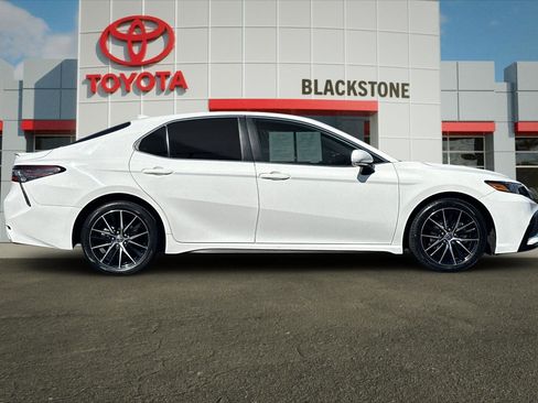 Used 2023 Toyota Camry SE w/ Blackout Package (TMS) image 2