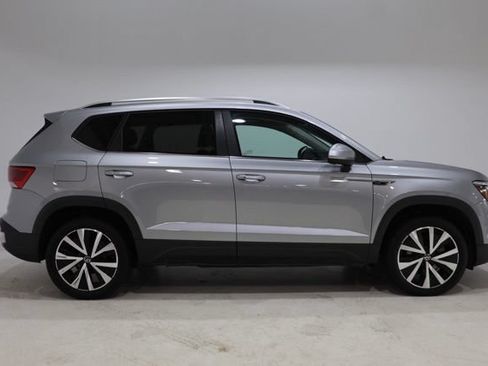 Used 2024 Volkswagen Taos SE FWD image 8