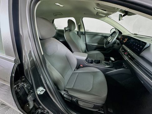 Used 2025 Kia K4 LXS image 30