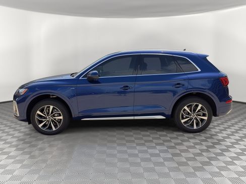 Used 2023 Audi Q5 2.0T Premium w/ Convenience Package AWD/4WD image 2