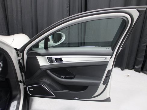 Used 2023 Porsche Panamera 4S image 21