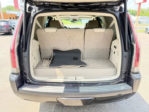 Used 2017 Cadillac Escalade Luxury AWD/4WD image 9