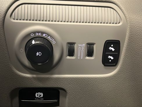 Used 2024 Jeep Wagoneer Series II w/ Premium Group I AWD/4WD image 34