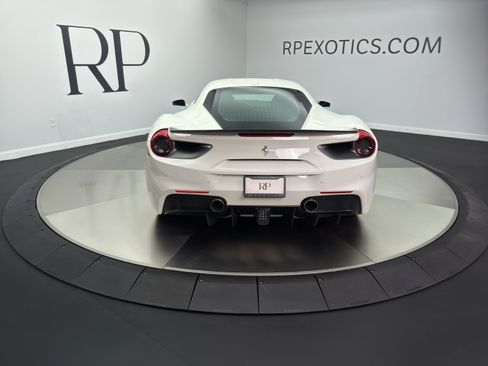 Used 2019 Ferrari 488 GTB RWD image 13