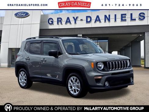 Used 2021 Jeep Renegade Latitude FWD image 1