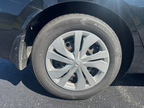Used 2021 Nissan Versa S FWD image 10