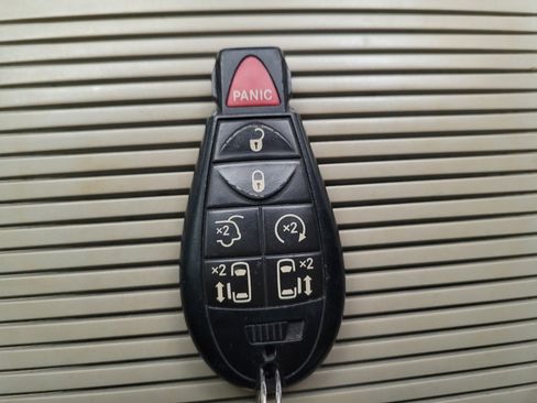 Used 2017 Dodge Grand Caravan SXT FWD image 32