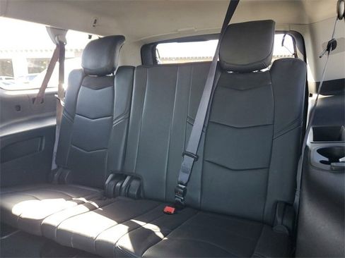 Used 2017 Cadillac Escalade ESV 4WD image 17