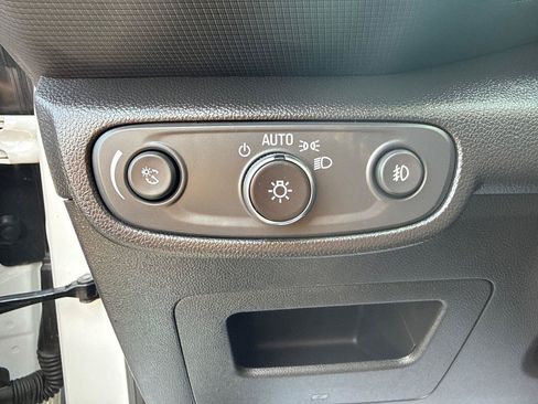 Used 2023 Chevrolet TrailBlazer LT w/ Convenience Package FWD image 12