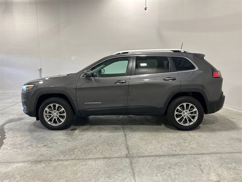 Used 2021 Jeep Cherokee Latitude Lux w/ Comfort/Convenience Group image 9