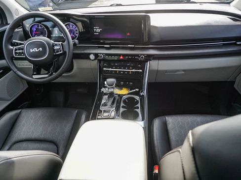 Used 2024 Kia Carnival EX FWD image 15