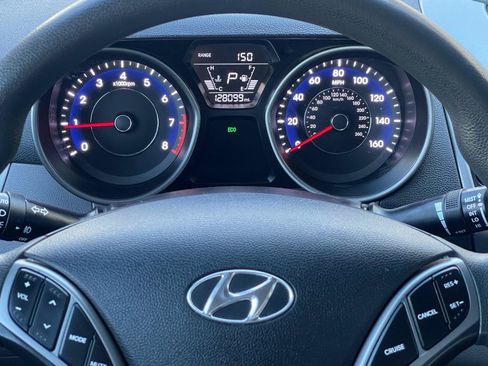Used 2014 Hyundai Elantra SE w/ Option Group 02 FWD image 9