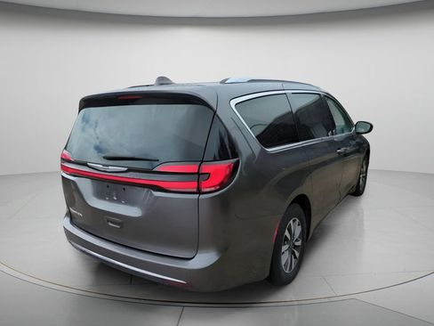Used 2021 Chrysler Pacifica Touring-L FWD image 8