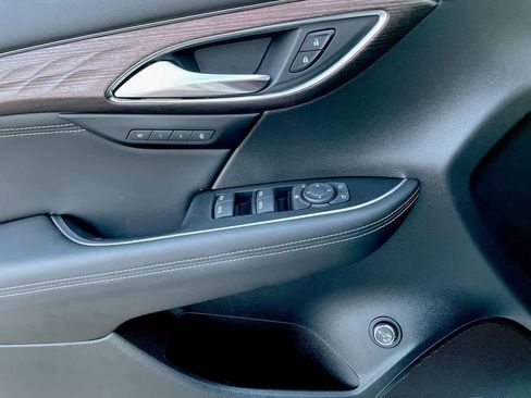 Used 2023 Buick Envision Avenir image 35