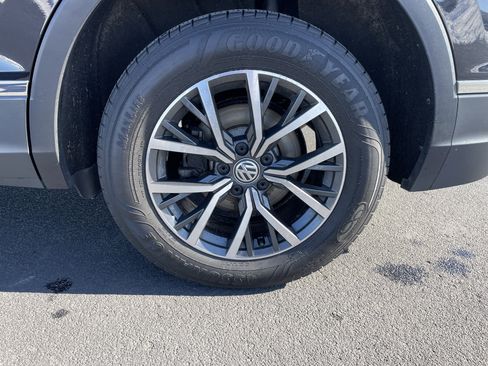 Used 2018 Volkswagen Tiguan SE w/ Panoramic Sunroof Package image 27