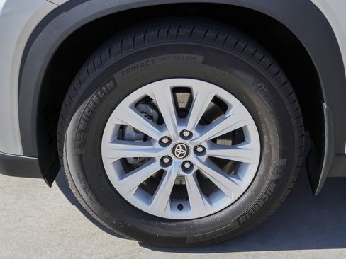 Certified 2024 Toyota Grand Highlander XLE image 12