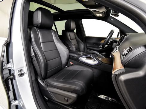 Used 2025 Mercedes-Benz GLS 450 4MATIC image 35