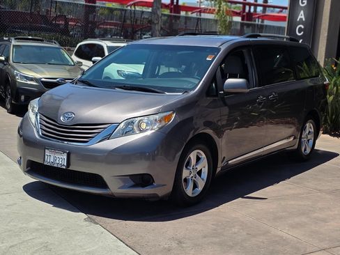 Used 2016 Toyota Sienna LE FWD image 5
