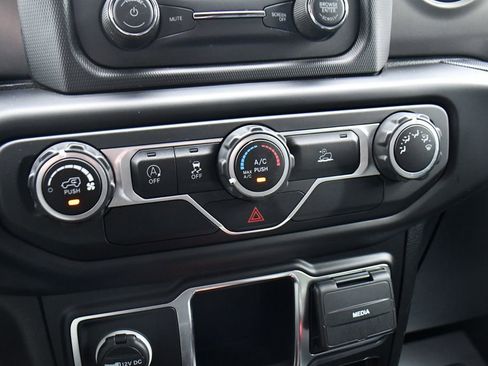 Used 2021 Jeep Wrangler Sport image 26