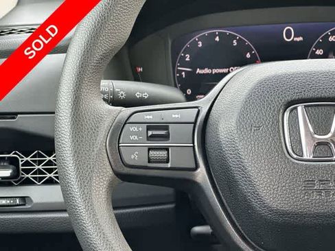 Used 2025 Honda Accord SE image 9