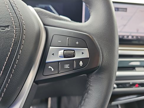 Used 2025 BMW X5 sDrive40i w/ Premium Package image 18