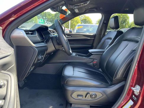 Used 2025 Jeep Grand Cherokee L Limited image 14