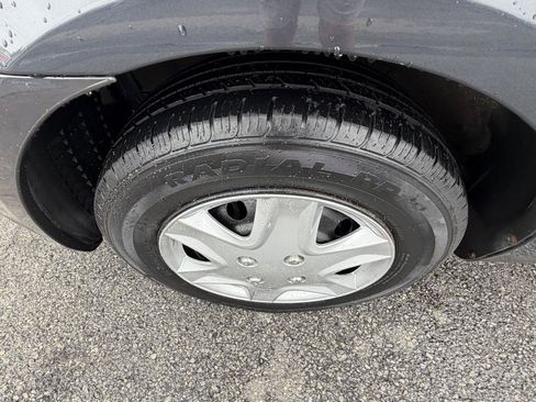 Used 2011 Hyundai Accent GLS FWD image 16