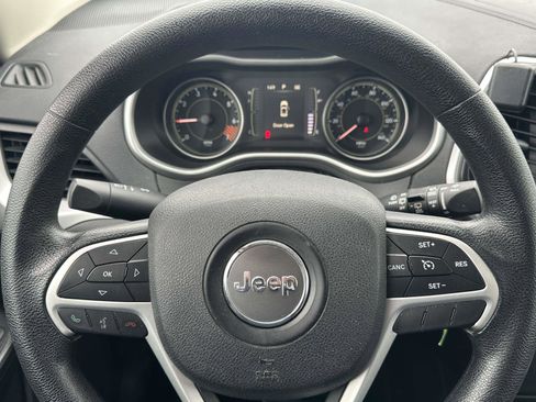 Used 2014 Jeep Cherokee Sport image 22