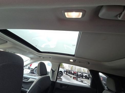 Used 2022 Ford Escape SE w/ SE Sport Appearance Package image 20