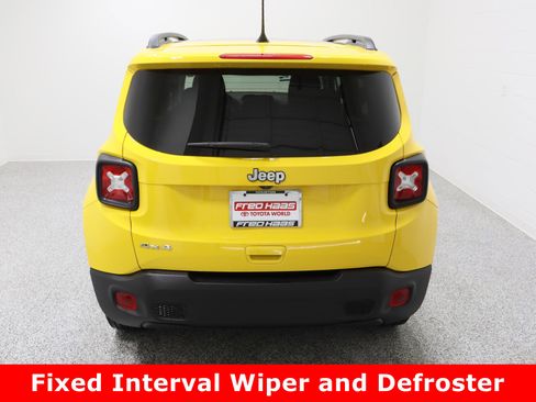 Used 2023 Jeep Renegade Latitude w/ Sun & Fun Group image 8